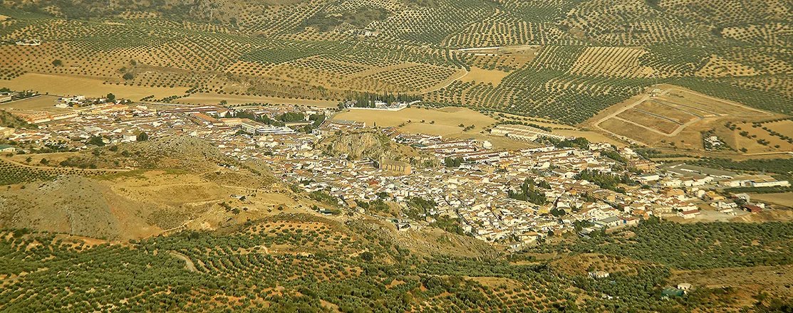 Íllora rodeada de olivar