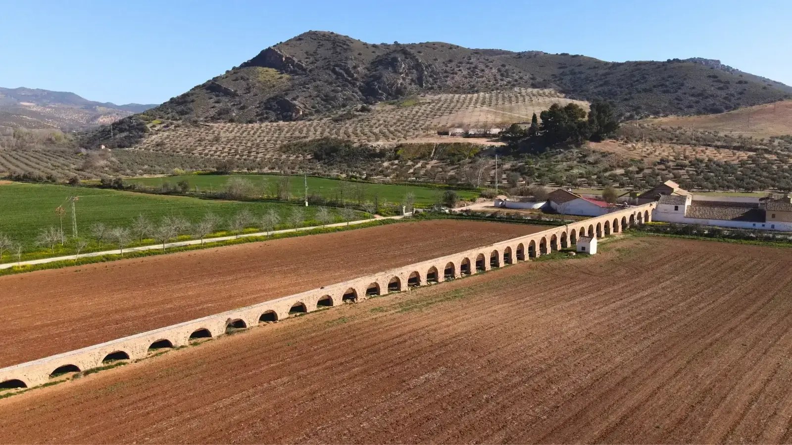 El monte Parapanda sobre la vega de Íllora
